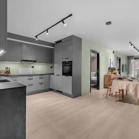 The Green Lounge - A Lovely Home With Free Indoor Parking! Apartamento *