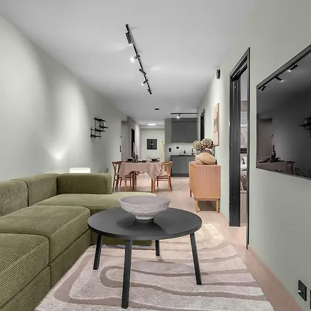 The Green Lounge - A Lovely Home With Free Indoor Parking! * Tromsø