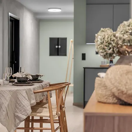 The Lounge - A Lovely With Free Indoor Parking! ترومسو