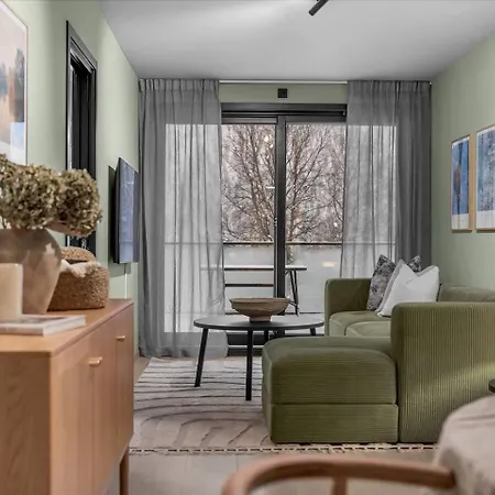 The Lounge - A Lovely With Free Indoor Parking! ترومسو
