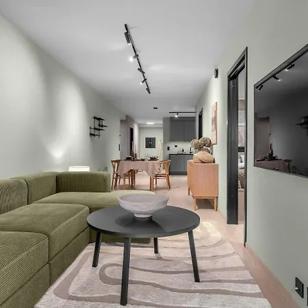 The Lounge - A Lovely With Free Indoor Parking! ترومسو