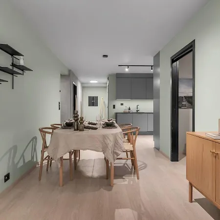 The Lounge - A Lovely With Free Indoor Parking!
