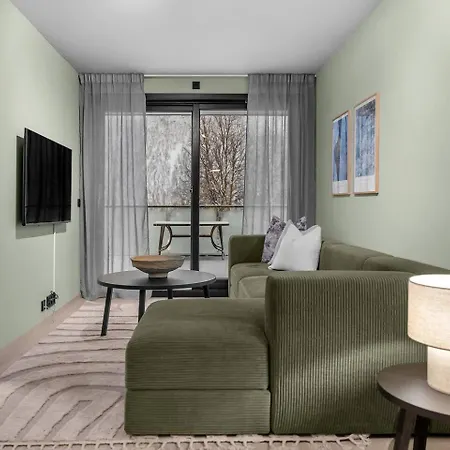 The Lounge - A Lovely With Free Indoor Parking! *