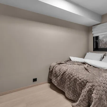 The Lounge - A Lovely With Free Indoor Parking! * ترومسو