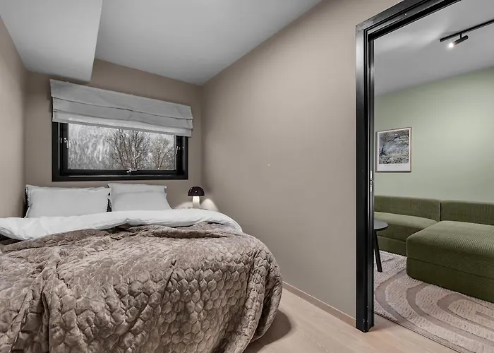 The Green Lounge - A Lovely Home With Free Indoor Parking! Appartamento *