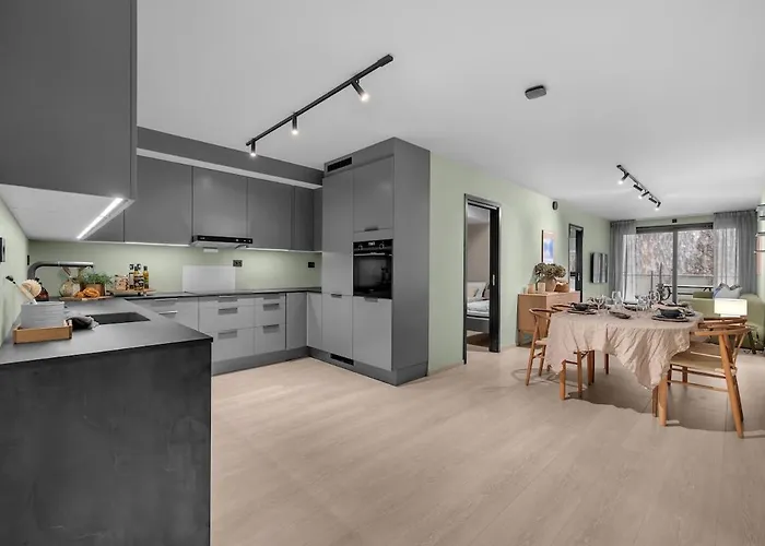 The Green Lounge - A Lovely Home With Free Indoor Parking! Apartamento *