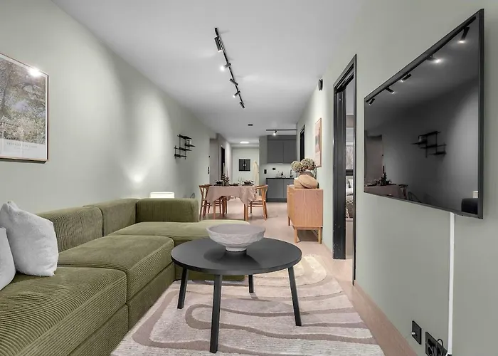 The Green Lounge - A Lovely Home With Free Indoor Parking! * Tromsø