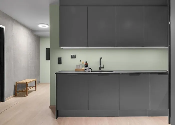 The Green Lounge - A Lovely Home With Free Indoor Parking! Apartamento *