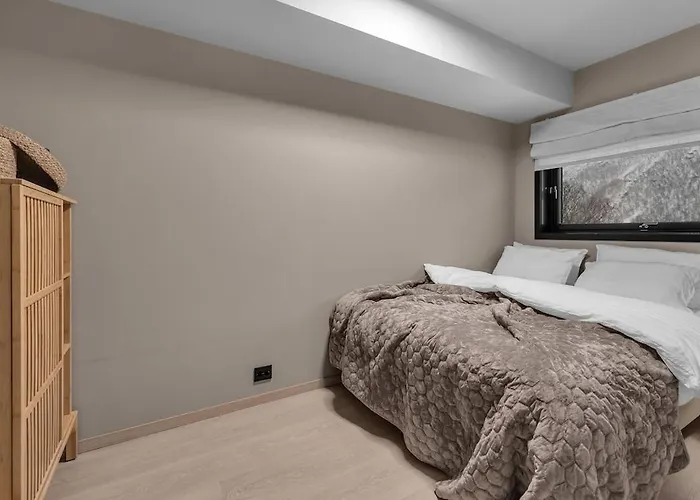 The Green Lounge - A Lovely Home With Free Indoor Parking! * Tromsø