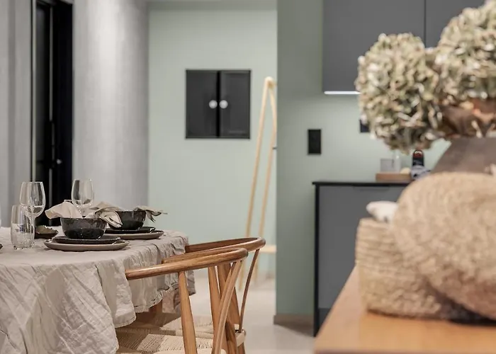 The Green Lounge - A Lovely Home With Free Indoor Parking! Tromsø